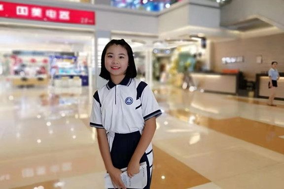 塘厦高71班  王国璇   Queen_副本.jpg