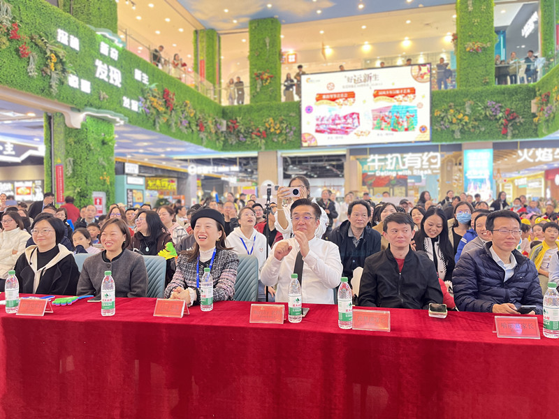嘉宾助阵 信心满满_副本.jpg