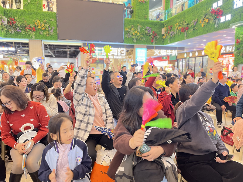 积极踊跃的观众们_副本.jpg