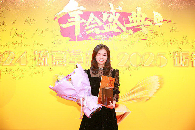Nina_副本.jpg